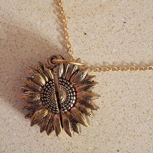 Elegant Gold Sunflower Necklace